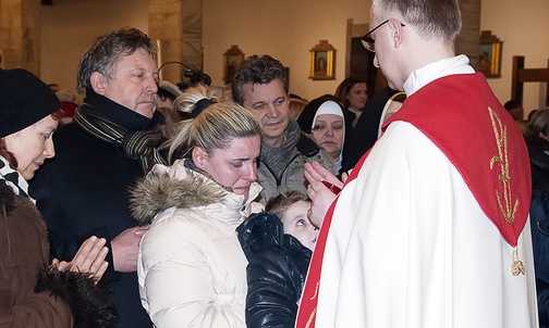 Ojciec Charbel przyciąga jak magnes