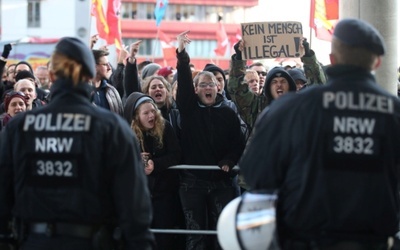 Policja rozwiązała demonstrację Pegidy 