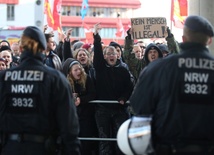 Policja rozwiązała demonstrację Pegidy 