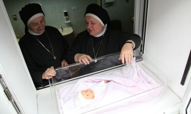 Półtoraroczne dziecko w... oknie życia