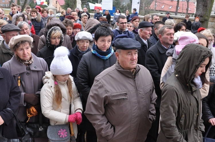 Ponad 70 procent wiernych uczestniczy w niedzielnych Mszach św.