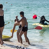 Zderzenie kultur. Ta sama plaża, różni plażowicze