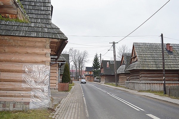 Zabudowa miejscowości to skarb budownictwa Podhala.  Niestety, jej ochrona nie wygląda najlepiej