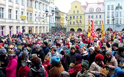 Prawie cały gliwicki rynek zapełnili uczestnicy orszaku