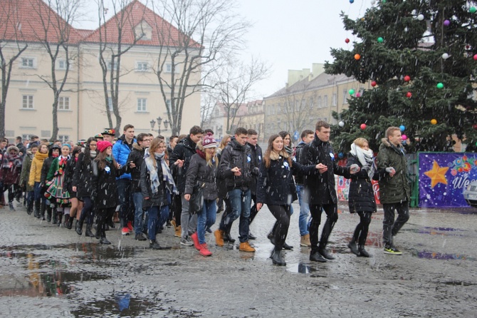 Polonez maturzystów w Łowiczu