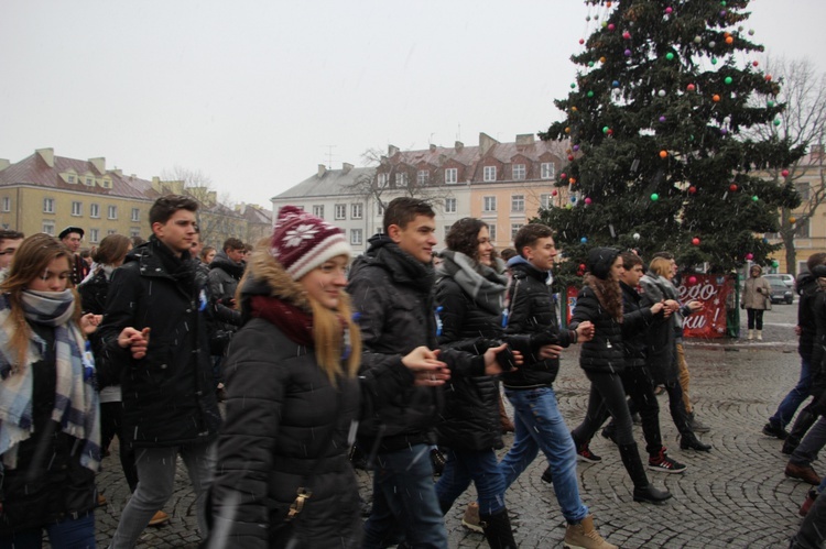 Polonez maturzystów w Łowiczu