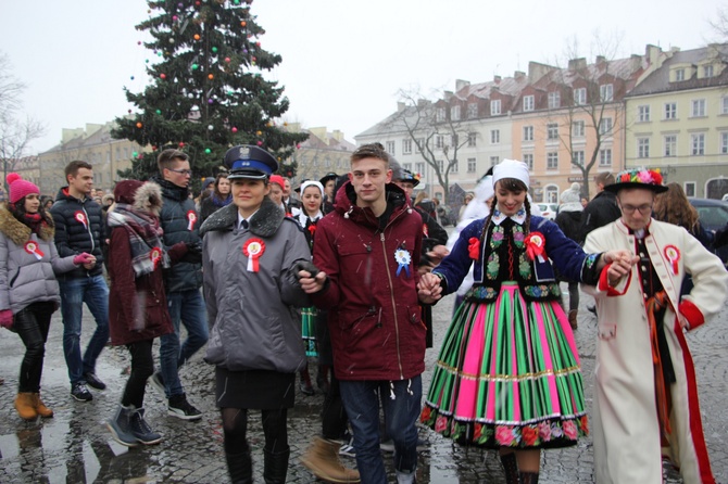 Polonez maturzystów w Łowiczu