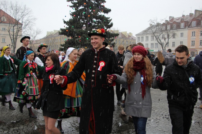 Polonez maturzystów w Łowiczu