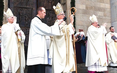 Po Mszy św. sprzed katowickiej katedry wyruszył pobłogosławiony przez biskupów Orszak Trzech Króli