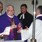  W naszej diecezji co roku odbywają się nabożeństwa ekumeniczne.  Temu w Gromadce w 2009 r. przewodniczył kard. H. Gulbinowicz