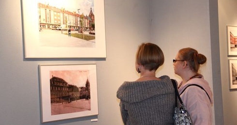 Wernisaż wystawy fotograficznej "Koszalin dawniej i dziś"