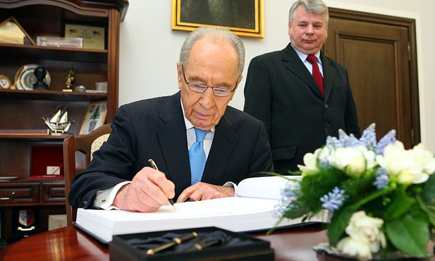 Szimon Peres w szpitalu po ataku serca
