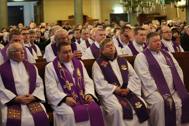 Ostatnie pożegnanie śp. ks. kan. Karola Psurka