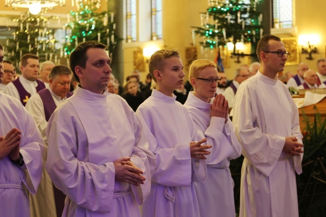 Ostatnie pożegnanie śp. ks. kan. Karola Psurka