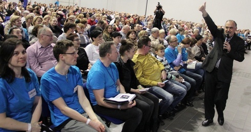 Jezus nie chce rzeczy nadzwyczajnych, chce napić się z Tobą kawy, być w Twojej pracy, kiedy gotujesz obiad - mówił rekolekcjonista