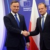 Rozmowa Duda-Tusk z protestami w tle