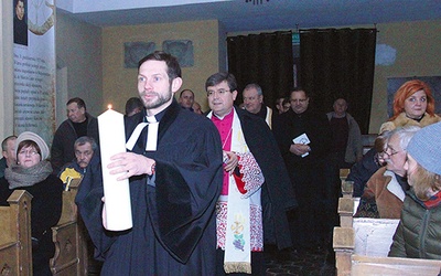 Modlitwę poprowadził gospodarz spotkania duchowny luterański  ks. Dariusz Chwastek