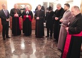  Przedstawiciele różnych wyznań i religii podczas wspólnej modlitwy o pokój