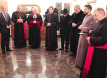  Przedstawiciele różnych wyznań i religii podczas wspólnej modlitwy o pokój