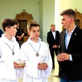  W służbę liturgiczną podczas Mszy św. na Campus Misericordiae będzie zaangażowanych kilkadziesiąt osób z całego świata (nie licząc osób towarzyszących rozdającym Komunię)