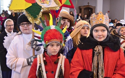  Grupy kolędnicze spotkały się  w Radomyślu nad Sanem