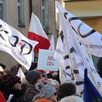 Manifestacja Komitetu Obrony Demokracji w Olsztynie