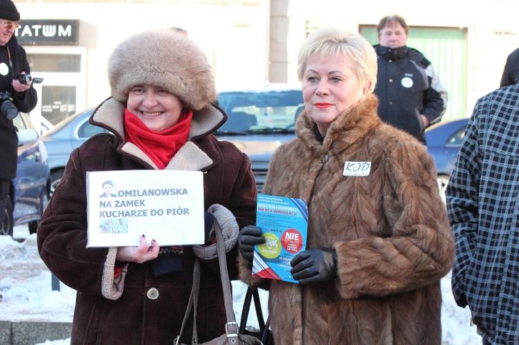 Manifestacja Komitetu Obrony Demokracji w Olsztynie