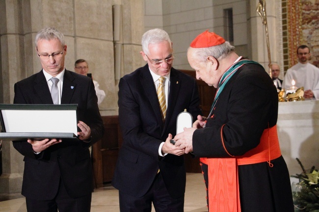 Wielki Krzyż Order Zasługi Węgier dla kard. Dziwisza