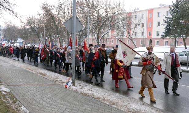 W rocznicowym pochodzie wzięło udział kilkuset uczniów radomskich szkół średnich