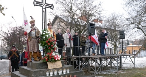 Apel Poległych przy Krzyżu Straceń styczniowych powstańców