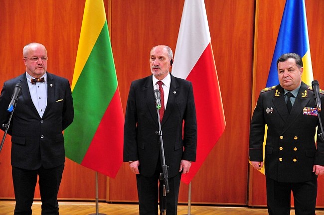Spotkanie trzech ministrów obrony