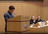 Zhang Agostino opowiedział swoją historię w czasie promocji wywiadu rzeki z papieżem Franciszkiem w Watykanie. Słuchało go 200 dziennikarzy z całego świata. Siedzący obok Roberto Benigni, słynny komik, oraz kard. Parolin, sekretarz stanu, byli poruszeni jego świadectwem
