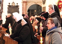  Dziś trudno wyobrazić sobie Kościół bez sióstr zakonnych