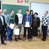 Laureaci i organizatorzy etapu szkolnego w ZSP nr 2 RCKUiP w Łowiczu