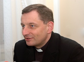 Bp Zadarko: przyjmowanie migrantów i uchodźców powinno być mądre i roztropne