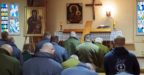 Miłosierdzie przekracza mury więzienia