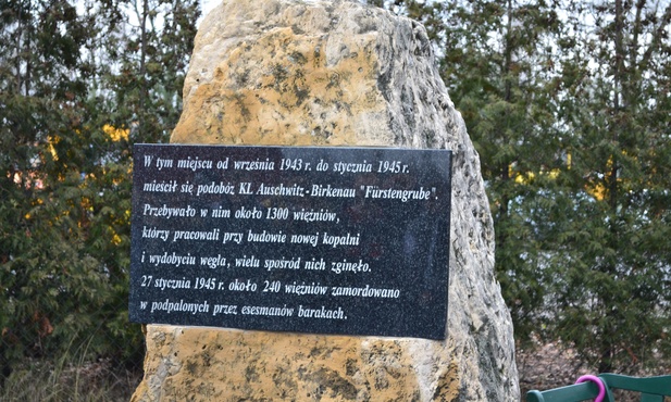 Tablicą uczczono pamięć ofiar