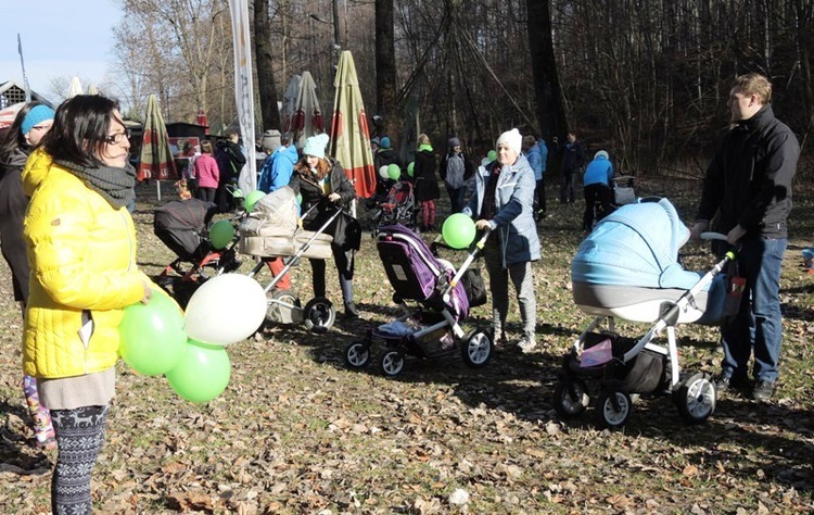 Rodzinny spacer buggygym w bielskiej Wapienicy