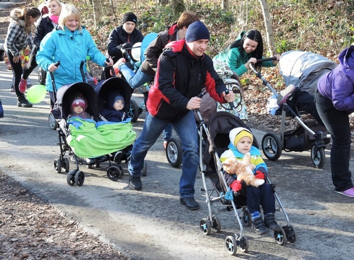 Rodzinny spacer buggygym w bielskiej Wapienicy