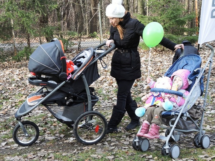 Rodzinny spacer buggygym w bielskiej Wapienicy