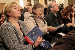 "Przyjrzyjcie się sytuacjom ze swojego życia. Nieraz Pan Bóg ratuje nas przed jakimś głupstwem, które chcemy popełnić. Aranżuje chorobę, spotkanie, burzę, deszcz..." - pisze autor w "Katechizmie poręcznym"