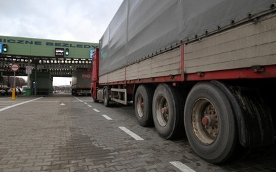 Celnicy: ruch ciężarówek na granicy z Rosją zamarł