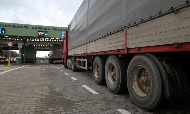 Celnicy: ruch ciężarówek na granicy z Rosją zamarł