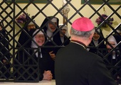 Bp Henryk Tomasik w klasztorze sióstr klarysek w Skaryszewie koło Radomia