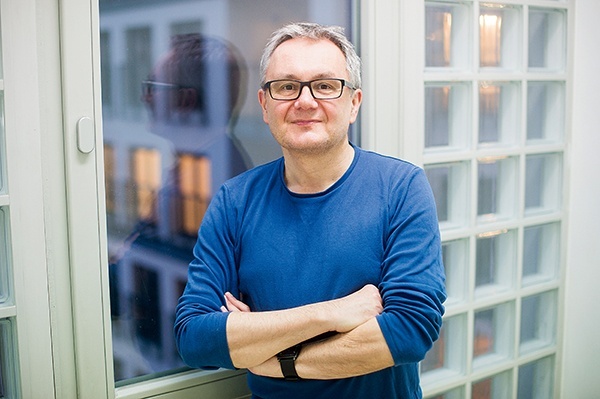 Dr hab. Krzysztof Biedrzycki , historyk literatury, krytyk literacki, badacz edukacji polonistycznej, adiunkt na Wydziale Polonistyki UJ, profesor nadzwyczajny w Instytucie Badań Edukacyjnych