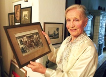  Anna Milewska wśród wielu rodzinnych pamiątek ma również przedwojenne zdjęcie dworku w Chojnowie. Teraz ten zabytek wrócił do dawnej świetności