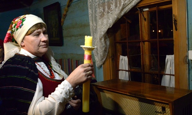 Strykowianki, zespół ludowy, przypomniał dawne obrzędy związane ze świętem MB Gromnicznej