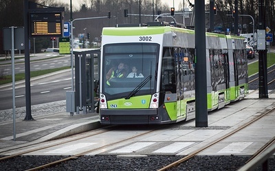  Na początku linie tramwajowe miała wybudować hiszpańska firma FCC, ale z powodu opóźnień miasto zerwało z nią umowę