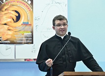 Powyżej: – Im mniej subiektywizmu w naszych działaniach, tym więcej robimy miejsca dla Kościoła – zapewnia ks. Krzysztof Kralka SAC, który w sobotę  30 stycznia w Kłodzku wygłaszał konferencje