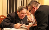 W Dobryninie ks. Piotr Dymiński rodzielił obowiązki związane z przyjazdem pielgrzymów między istniejące w parafii grupy